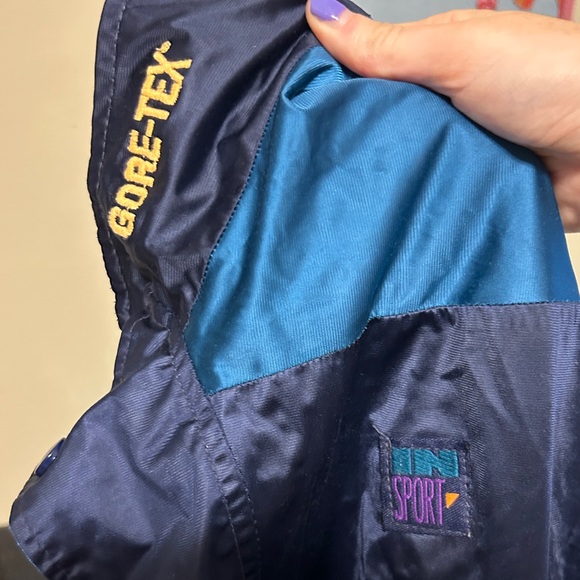 IN Sport GORE-TEX Reflective Mesh-lined windbreaker - Picture 2 of 8